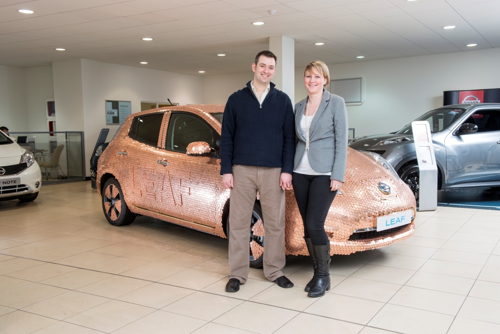 Nissan Leaf: świeci jak... 100000 monet