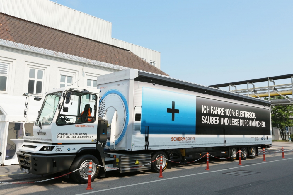 100-procentowo elektryczny i cichy transport w Monachium