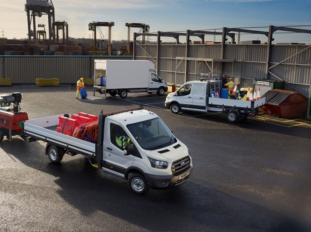 Ford Transit jest teraz dostępny z trwałą, podnoszącą oszczędność, nową 10-stopniową automatyczną skrzynią biegów