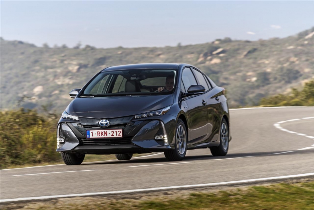 Toyota czy Chevrolet - wyścig o tytuł najpopularniejszej hybrydy plug-in trwa