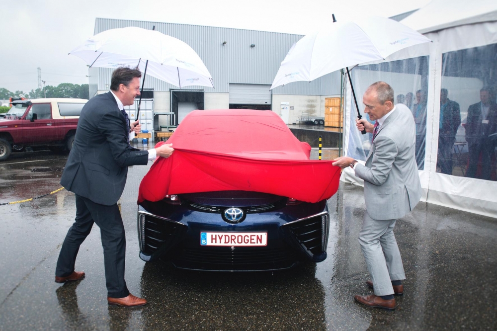 Toyota rozpoczęła sprzedaż wodorowego sedana Mirai w Belgii