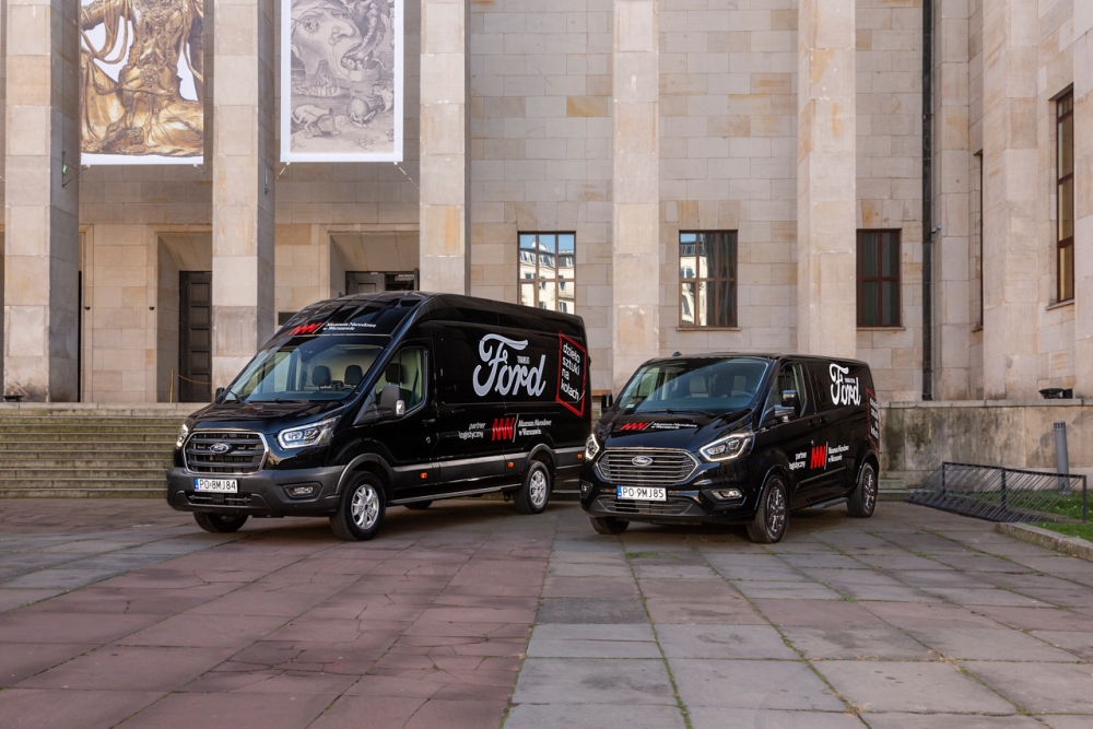 Nowy Ford Transit oraz Tourneo Custom w służbie bezpiecznego transportu i ochrony zabytków Muzeum Narodowego w Warszawie.
