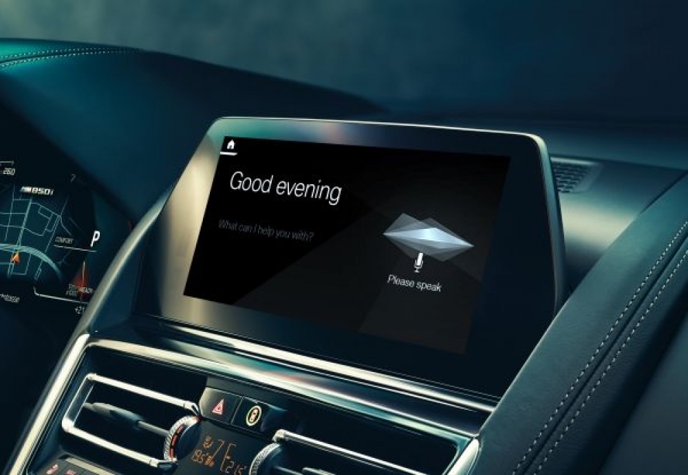 Hej BMW, jaki jest sens życia? Siri by BMW