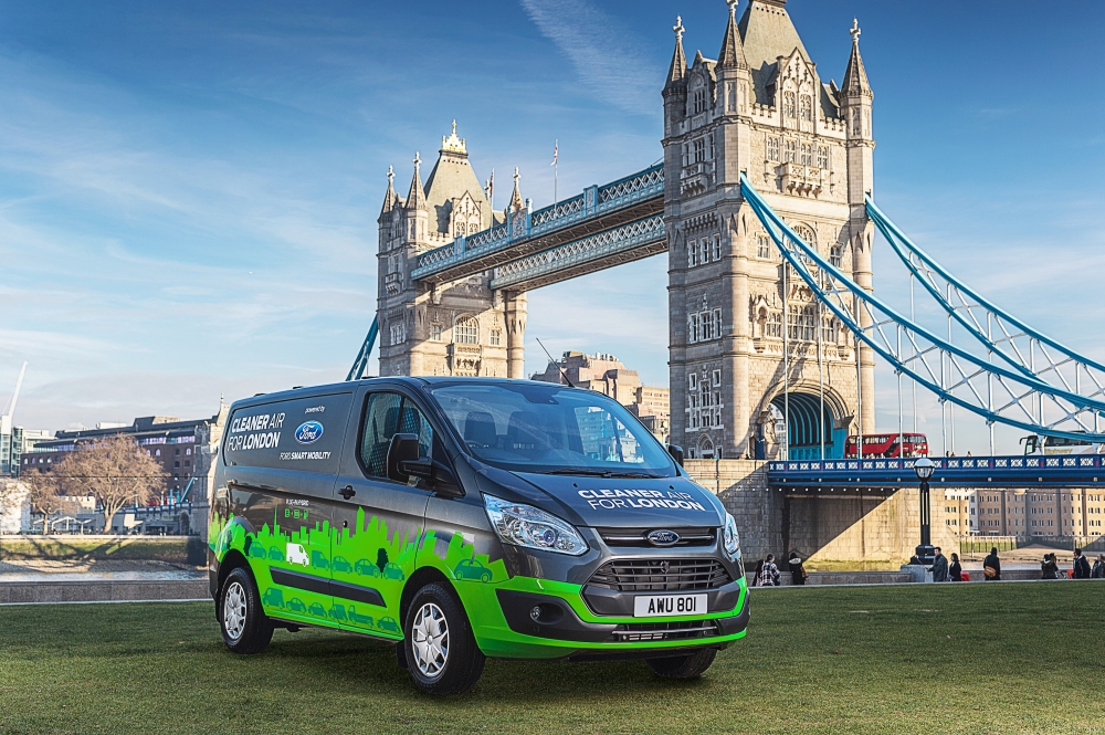 Ford wprowadza do produkcji hybrydową wersję Transita PHEV oraz model Transit Connect Sport
