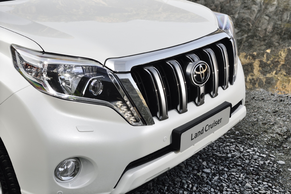 Land Cruiser 200 i Lexus LX570 - tak będą wyglądały w wersji 2016
