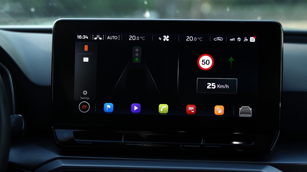 Nowy system komunikacji SEAT-a podpowie, kiedy zmieni się światło