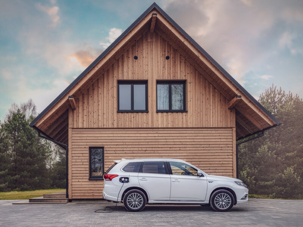 Mitsubishi Outlander PHEV 2020 drugie w rankingu wartości rezydualnej i sprzedaży aut PHEV w Polsce