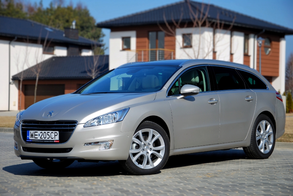 Zza kierownicy Peugeot 508 SW - francuska elegancja