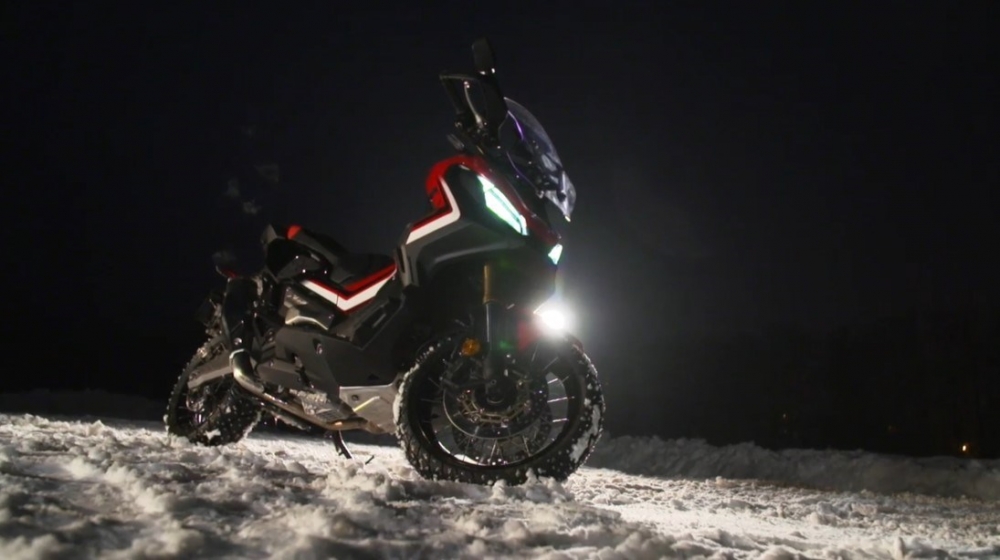 Marquez testuje na śniegu nową Hondę X-ADV