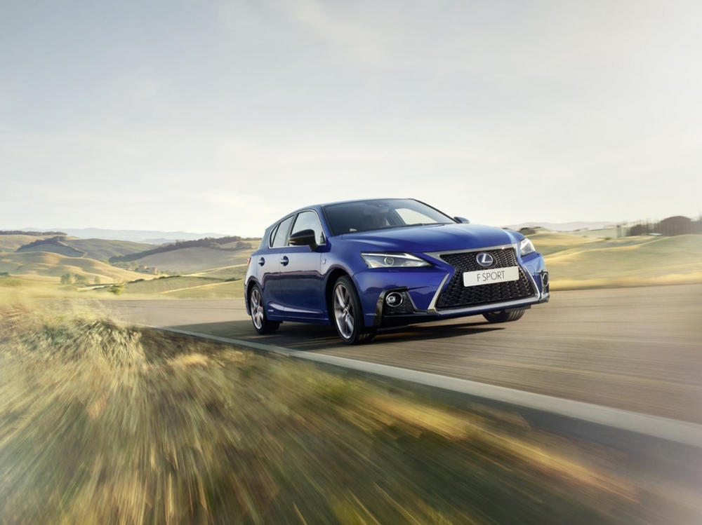 Nowy Lexus CT zyska napęd elektryczny?