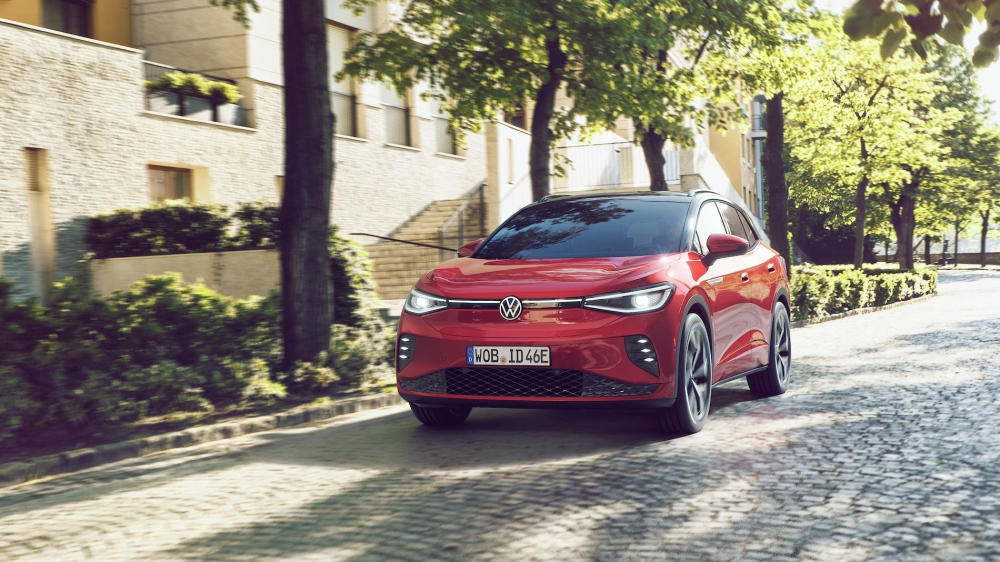 Zainteresowani „elektrykami” częściej doceniają finansowe korzyści elektryfikacji flot – wynika z badania Volkswagena i InsightOut Lab