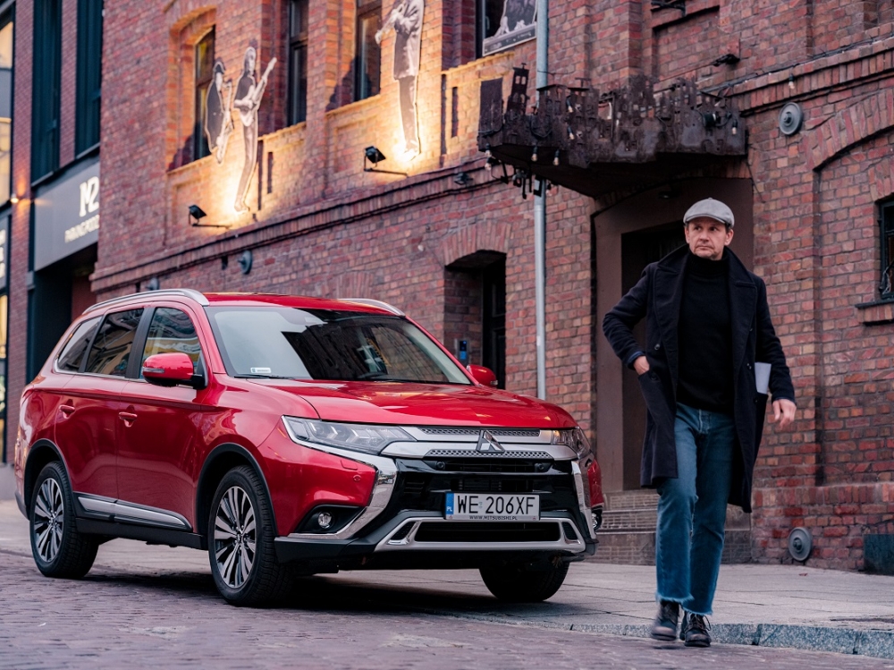 Bartłomiej Topa ma nowy samochód Mitsubishi