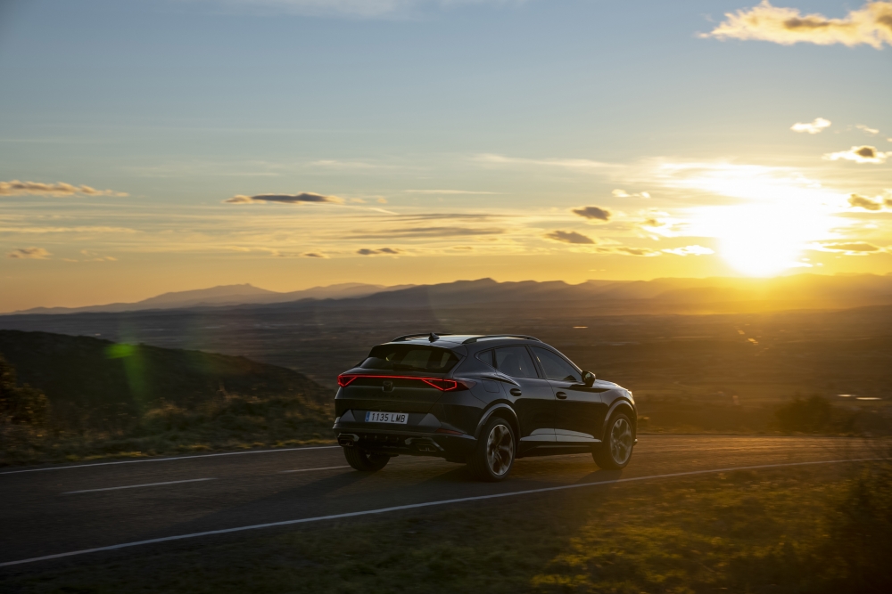 CUPRA przedstawia hybrydowego Formentora