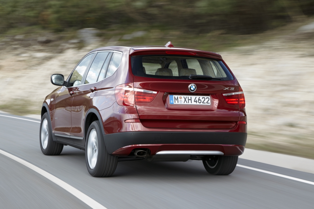 BMW inwestuje 900 mln dolarów w produkcję crossoverów