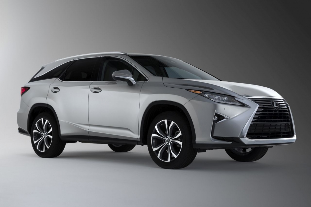 Nowy Lexus RX L z trzema rzędami foteli