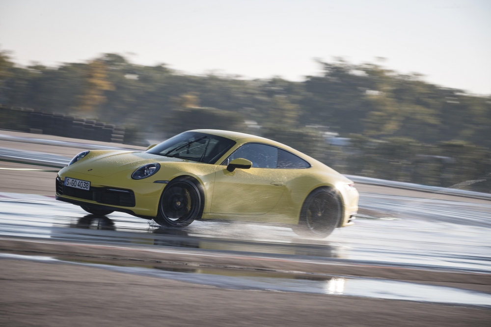 Jak działa tryb Porsche Wet Mode?