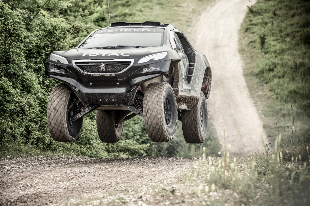 Peugeot 2008 DKR podjedzie pod pionową ścianę?