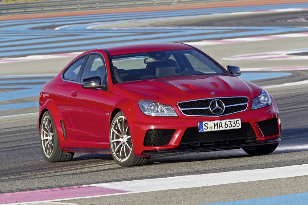 Mercedes-Benz C 63 AMG Coupe Black Series - czarny zawsze w modzie