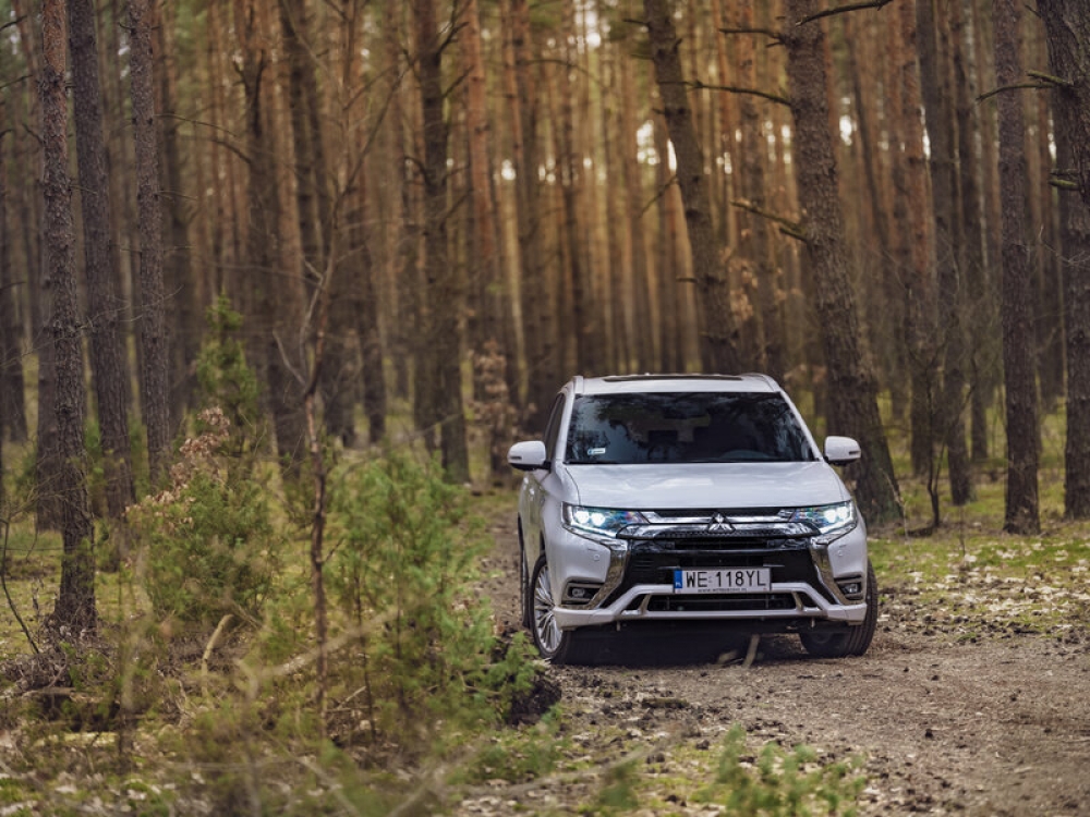 Mitsubishi Outlander PHEV już w polskich salonach