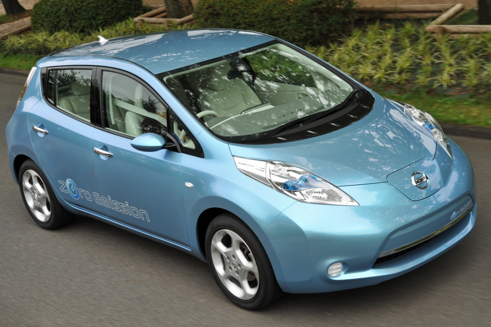 Elektryczny Nissan schodzi jak ciepłe bułeczki