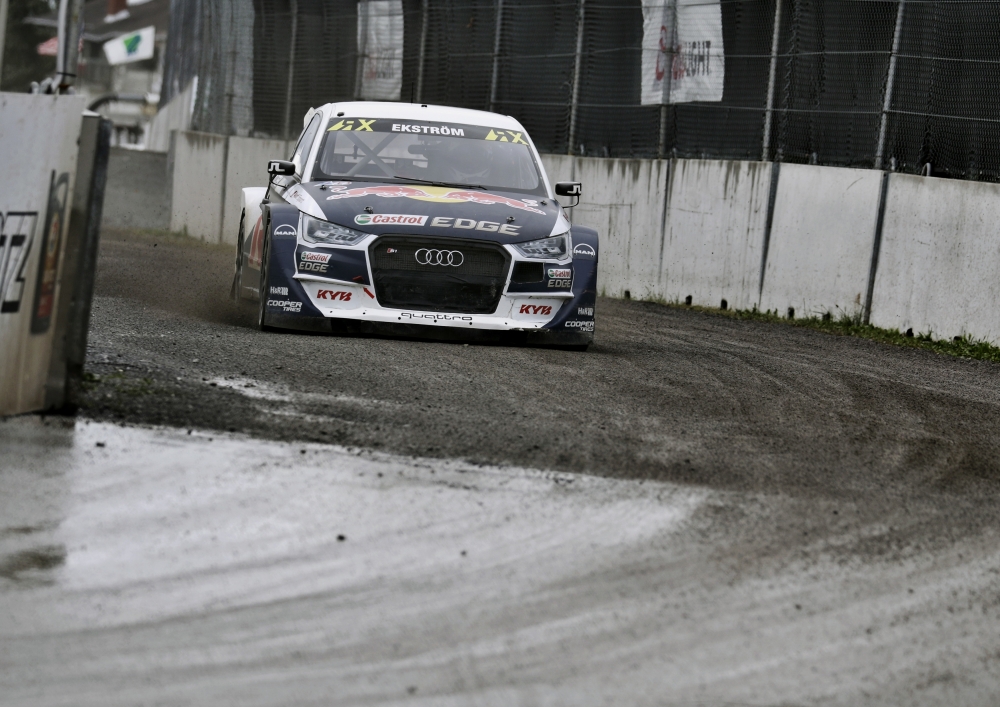 Prowadzili aż do ostatniego okrążenia: EKS Audi Sport pokonane rzutem na taśmę