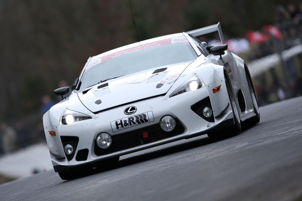 Lexus LFA walczy na torze Nurburgring
