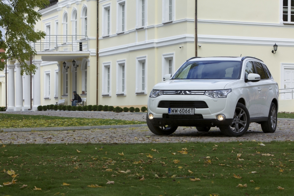 Outlander 2013 wyróżniony przez Automotive Science Group