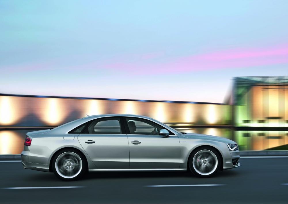 Audi S8 Samochodem Roku Playboya 2012 w kategorii 