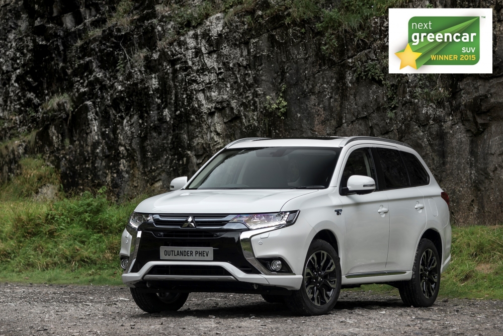 Mitsubishi Outlander PHEV - SUV Roku 2015