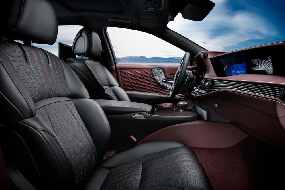 Nowy Lexus LS i Takumi. Fotele