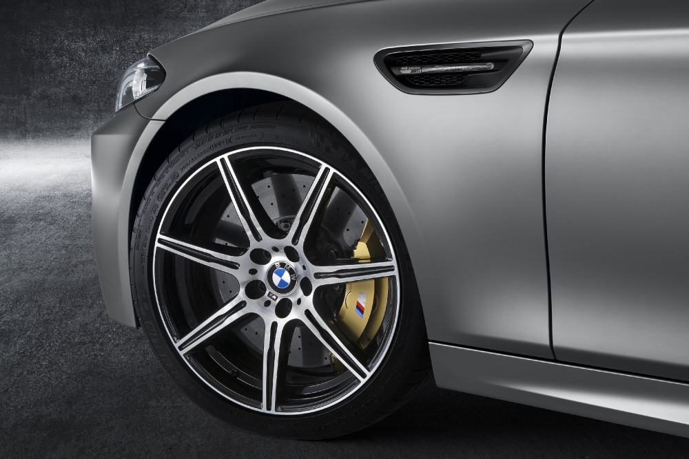 30 lat BMW M5