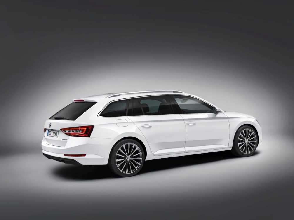Nowa Skoda Superb Combi: kosmiczna przestrzeń i topowe technologie