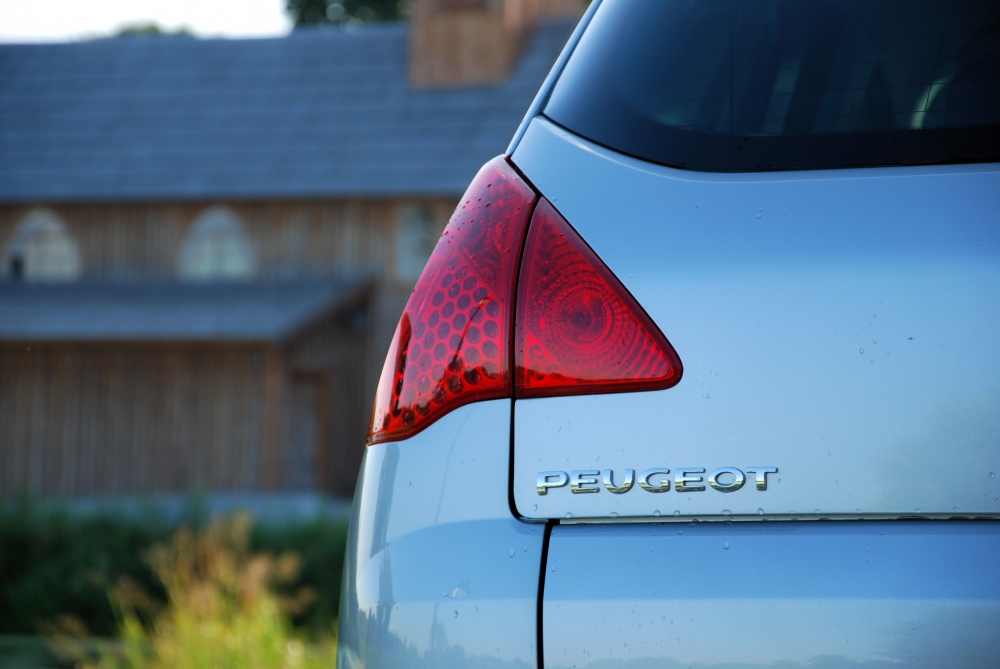 Peugeot 3008 HYbrid4 dla rodziny playboya