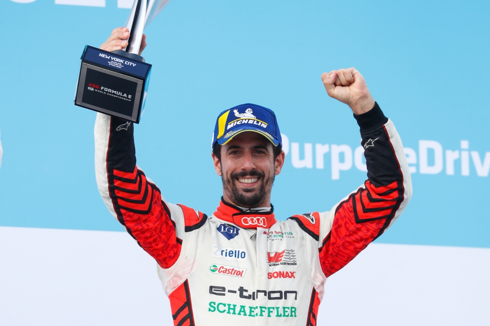 Lucas di Grassi na podium wyścigu Formuły E w Nowym Jorku 