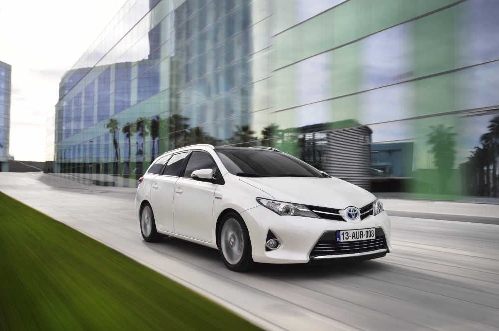 Firmowe hatchbacki klasy C - co oferują wersje bazowe? 