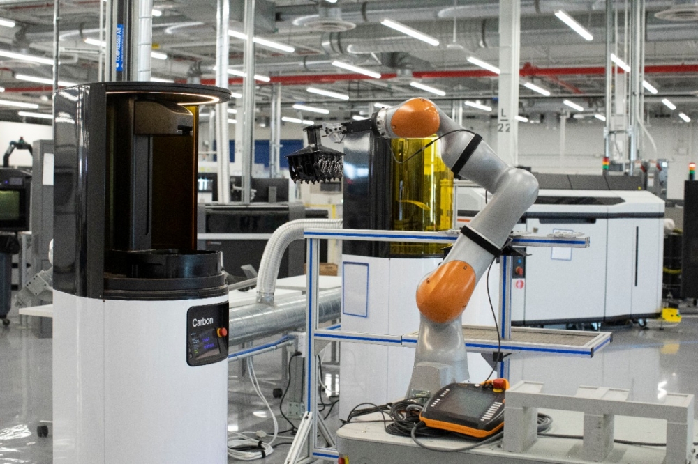 NASTAWIONY NA SUKCES: FORD WPROWADZIŁ AUTONOMICZNĄ OBSŁUGĘ DRUKAREK 3D. NOWA TECHNOLOGIA ZWIĘKSZA WYDAJNOŚĆ I REDUKUJE KOSZTY. 