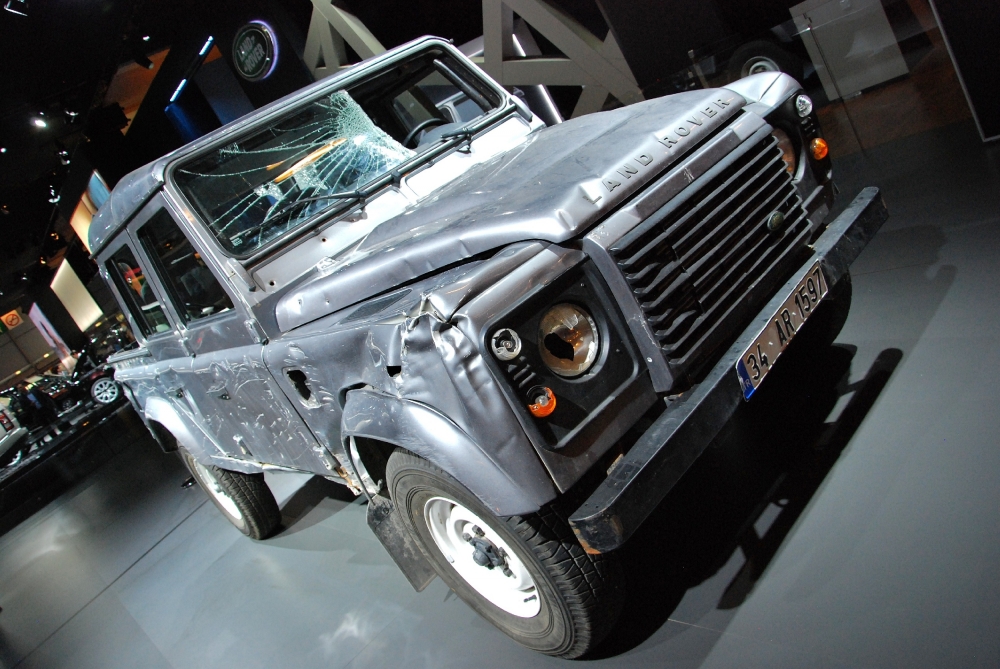 Defender z filmu o Bondzie w Paryżu
