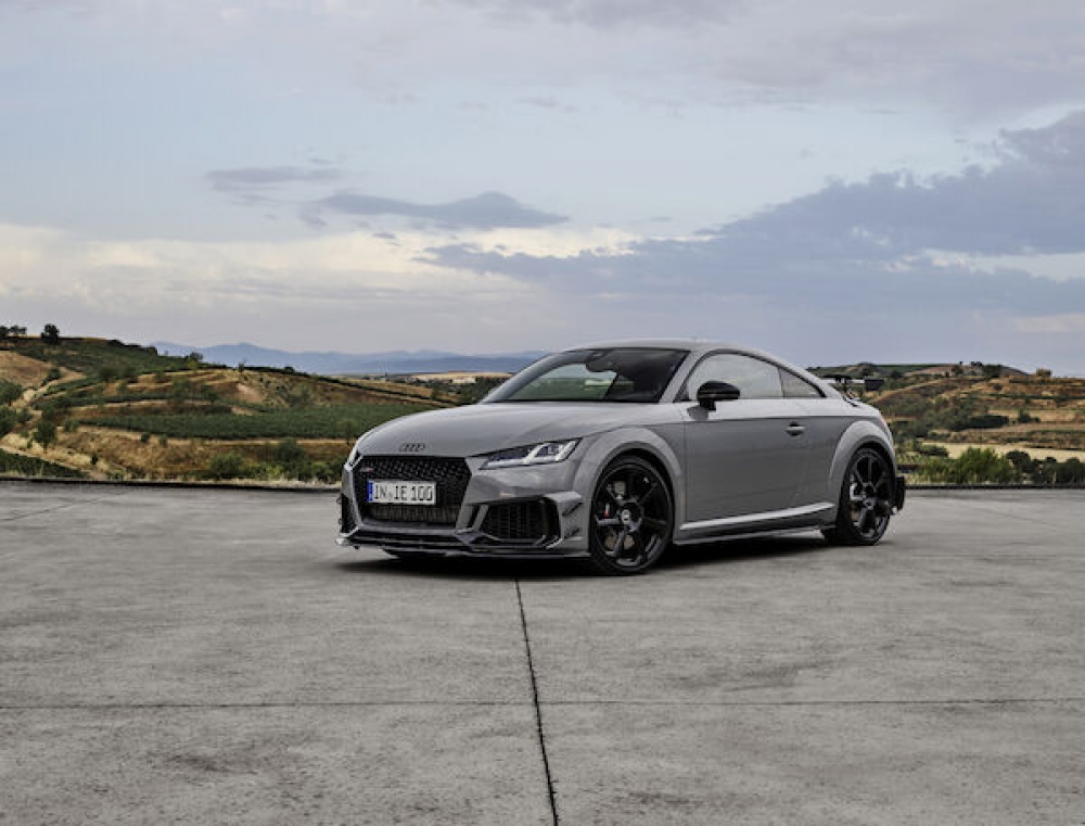 Ponadczasowa ikona: ekskluzywna limitowana edycja Audi TT RS Coupé iconic edition zachwyca innowacyjnym designem i dynamiką