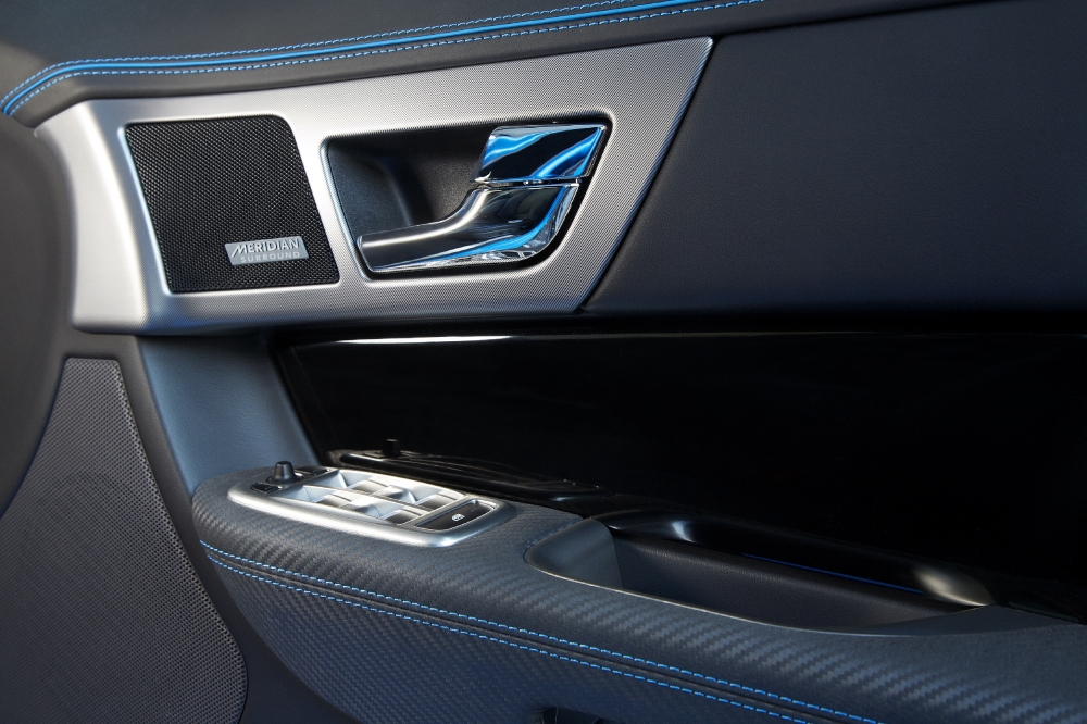 Jaguar z systemem audio Meridian
