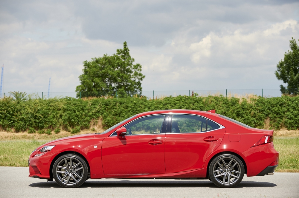Lexus IS 200t - 245 KM i 8-biegowy automat