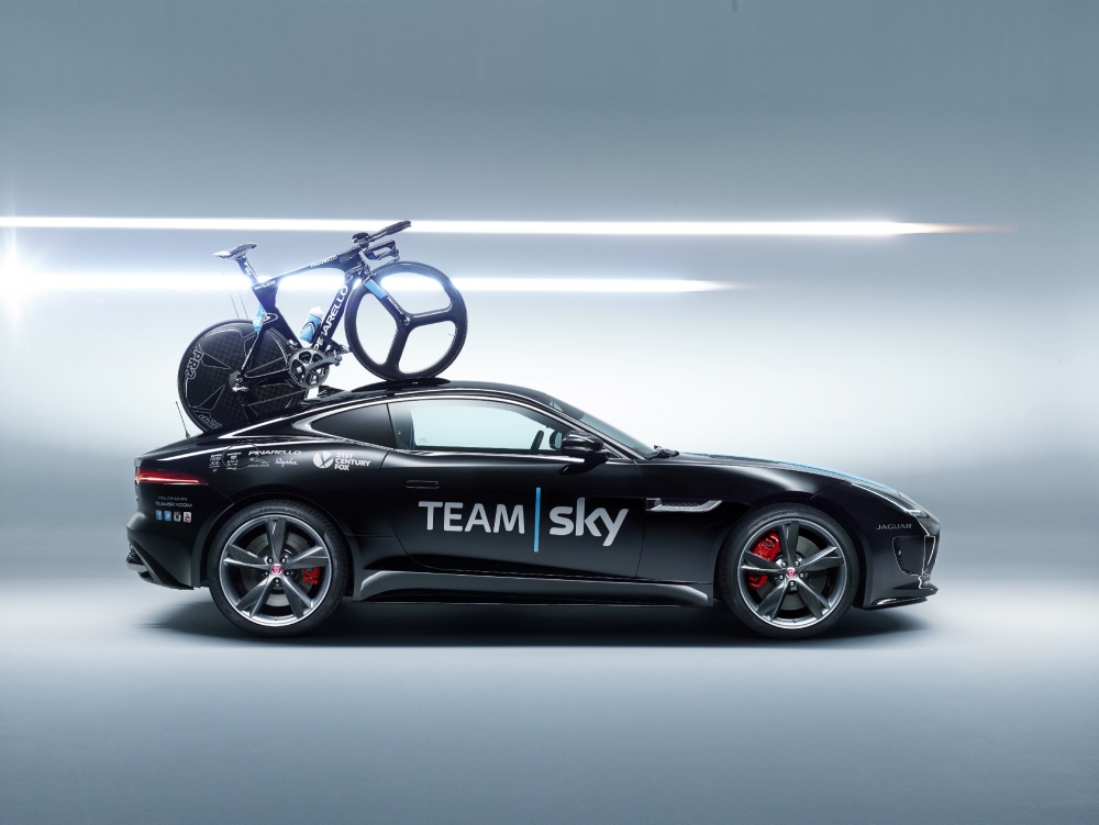 Jaguar F-Type R Coupe w Tour de France