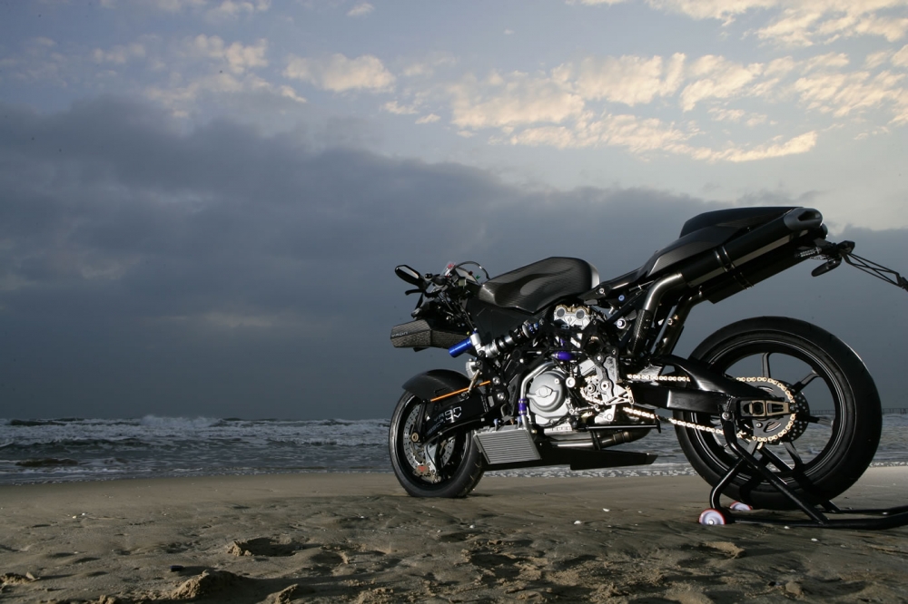 Vyrus 986 M2 na bazie Hondy CBR