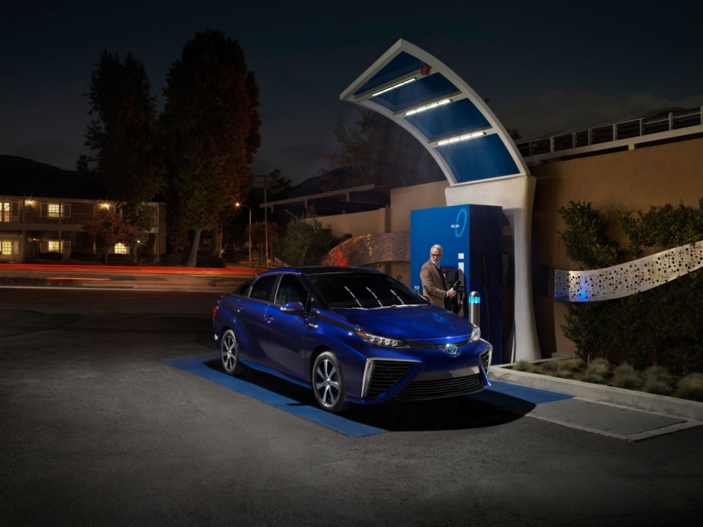 Toyota sprzedała w Kalifornii 3000 wodorowych Mirai
