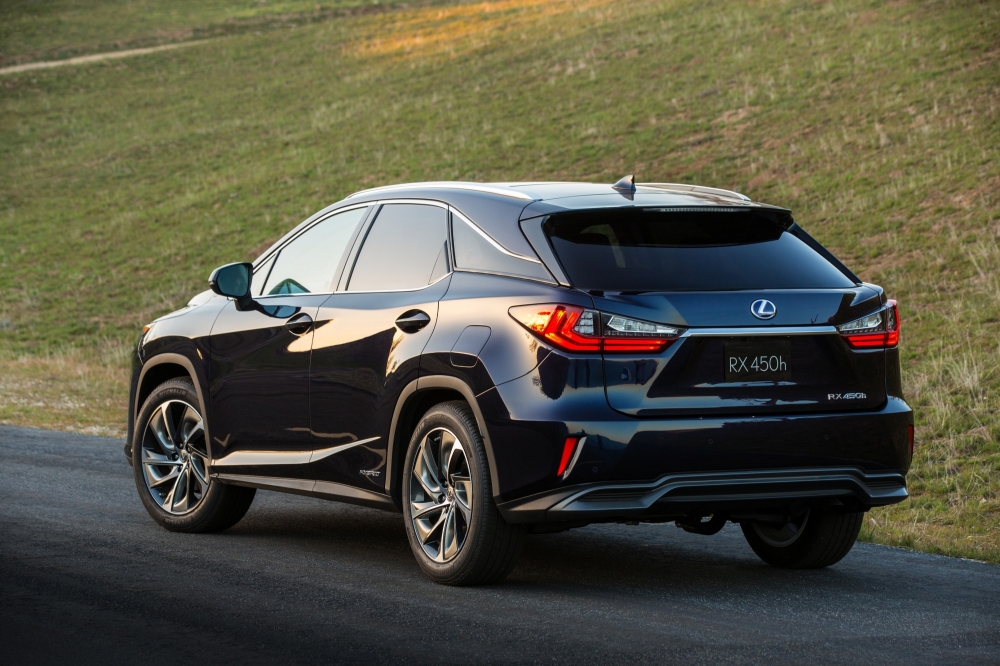 Lexus RX porwany przez człowieka-ptaka