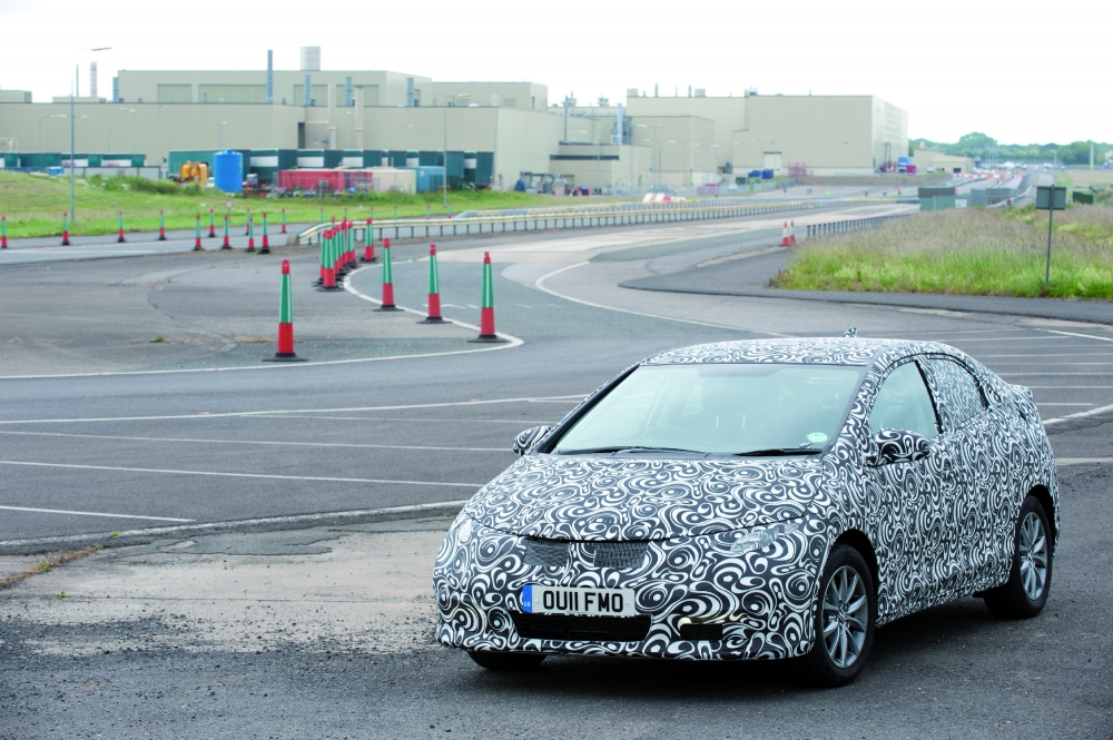 Nowa Honda Civic - pierwsze oficjalne zdjęcia z kamuflażem