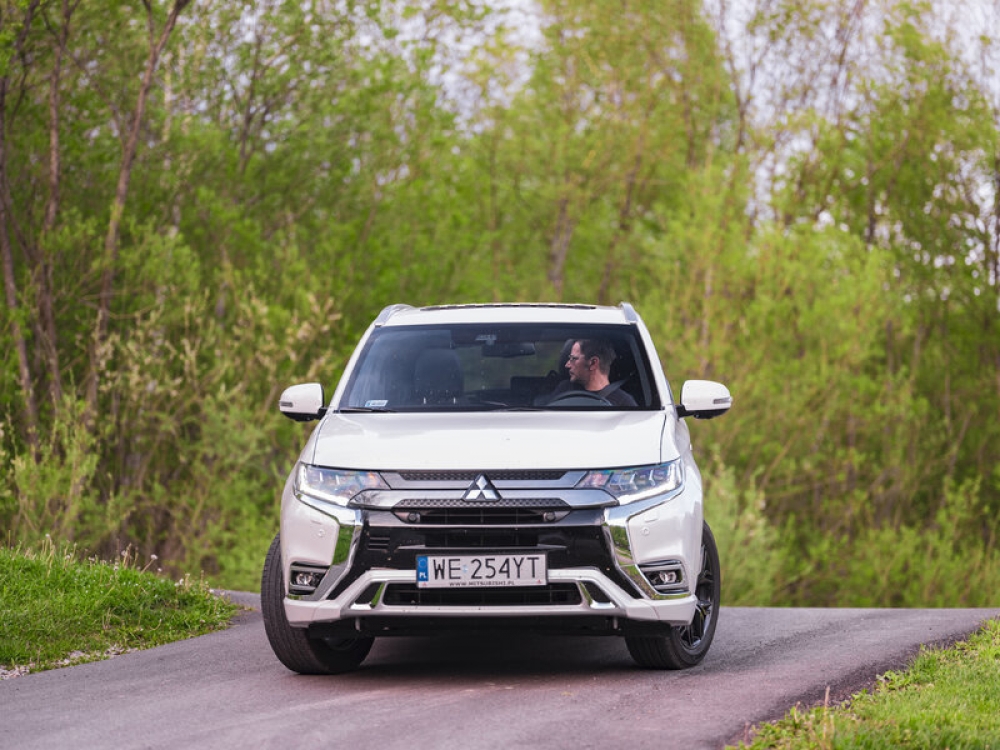 Rośnie popularność hybryd typu plug-in (PHEV)