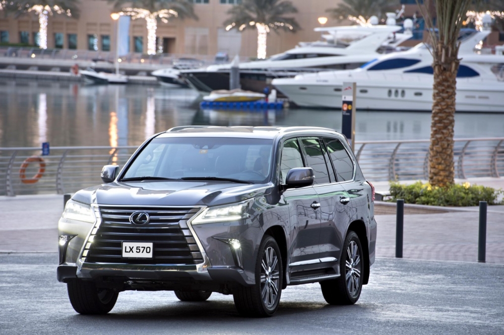 Lexusy w rozmiarze XL