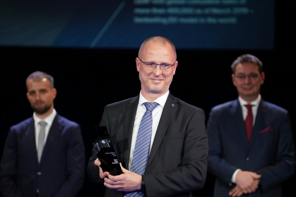 Nissan z tytułem Global e-Mobility Leader