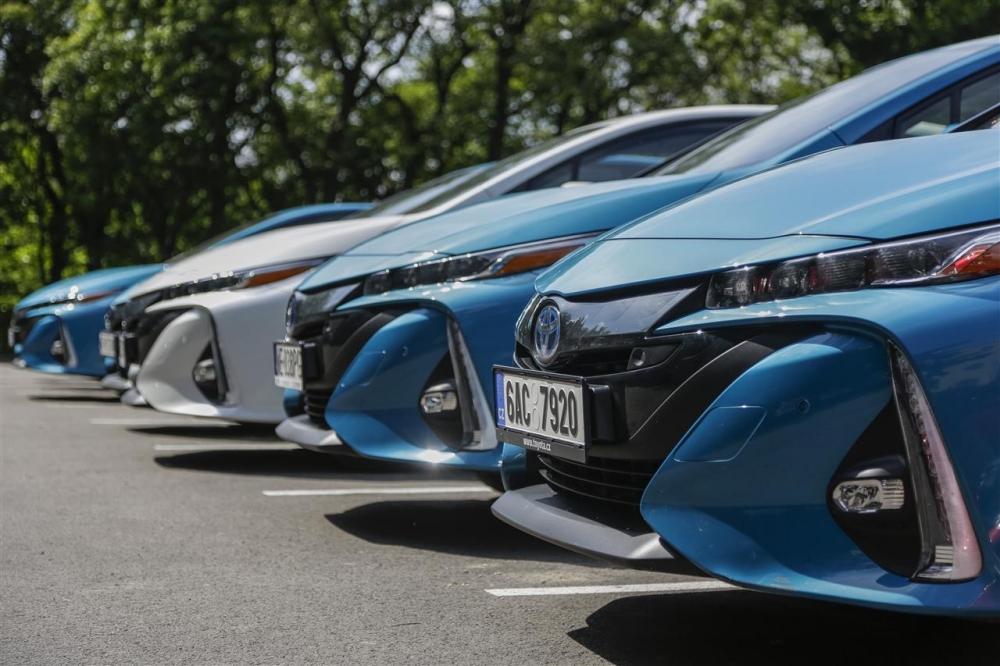 W Polsce hybrydy i plug-in dominują wśród aut z napędem alternatywnym
