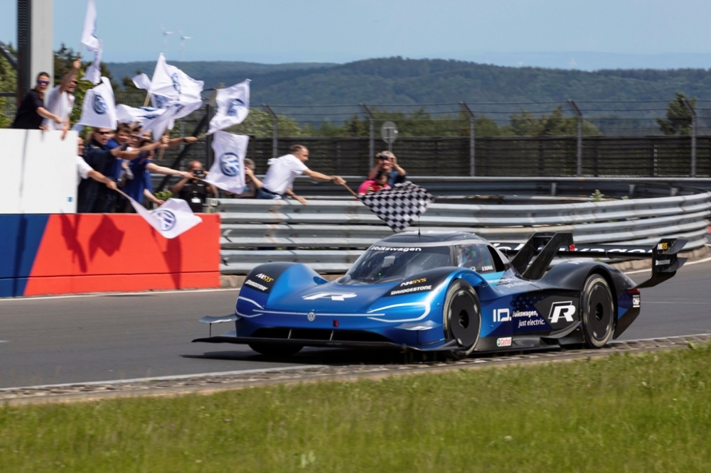 Volkswagen ID.R ustanawia nowy rekord Północnej Pętli toru Nurburgring dla aut elektrycznych